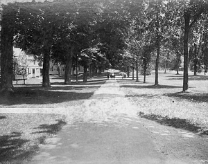 People on Main Street, 1897