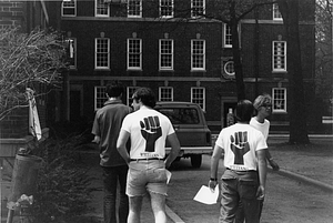 Strikers in the Freshman Quadrangle, 1970